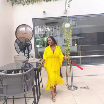 Costum cu fustă două piese, poliester, textură ușor zbârlită, mâneci 3/4, fustă midi