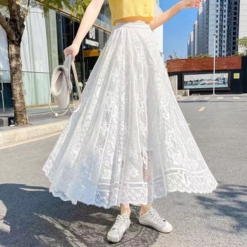 Haljina u Cheongsam stilu s visokim strukom i čipkastim prorezanim suknjom, midi duljina, široka silueta. Woolen