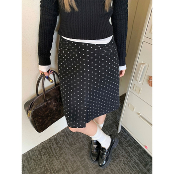 Suknja s točkicama (poliester; hip silueta; srednja duljina; flokiranje; jesen 2025)