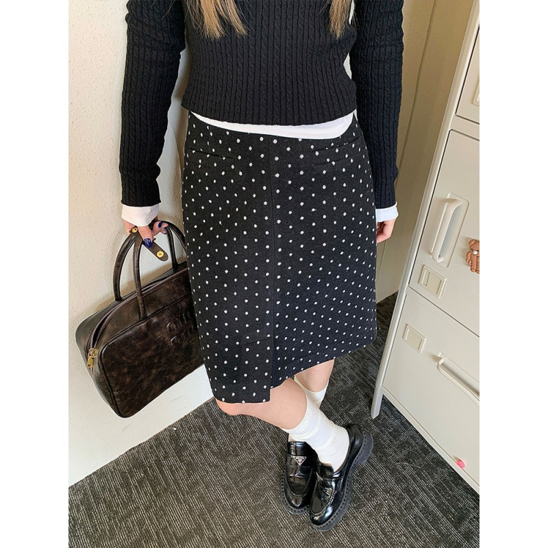 Suknja s točkicama (poliester; hip silueta; srednja duljina; flokiranje; jesen 2025)