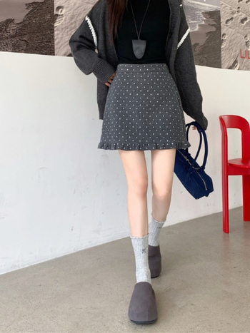 Suknja A-linije od vunene smjese s uzorkom valovito-točaka; tkanina vuna i elastan; jesen 2025