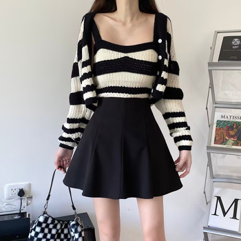 A-vonalú rövid gyapjú szoknya, egyszínű, magas derekú, retro stílus, rejtett cipzár, 95% poliészter