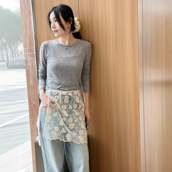 Csipkés 3D mintázatú szoknya, rétegzett kötény-fedő dizájn, középhosszú, 90–95% poliészter