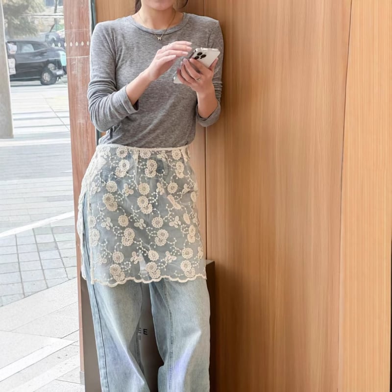 Csipkés 3D mintázatú szoknya, rétegzett kötény-fedő dizájn, középhosszú, 90–95% poliészter