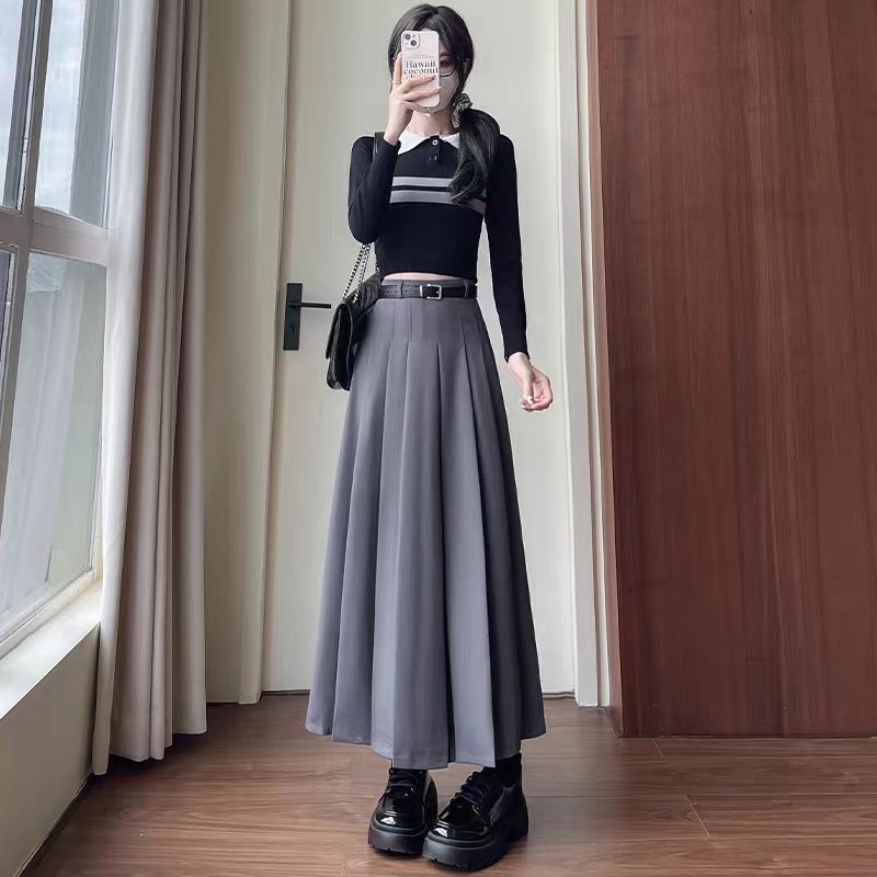 Elegáns kosztüm-stílusú pliszírozott szoknya, magas derék, középhosszú, mikroelasztikus anyag