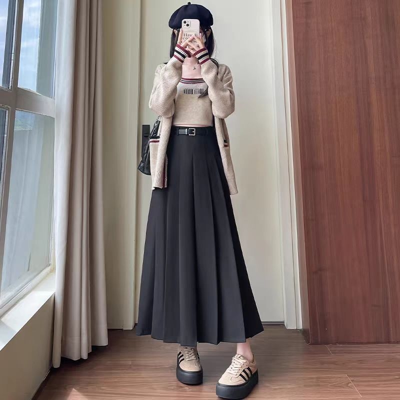 Elegáns kosztüm-stílusú pliszírozott szoknya, magas derék, középhosszú, mikroelasztikus anyag