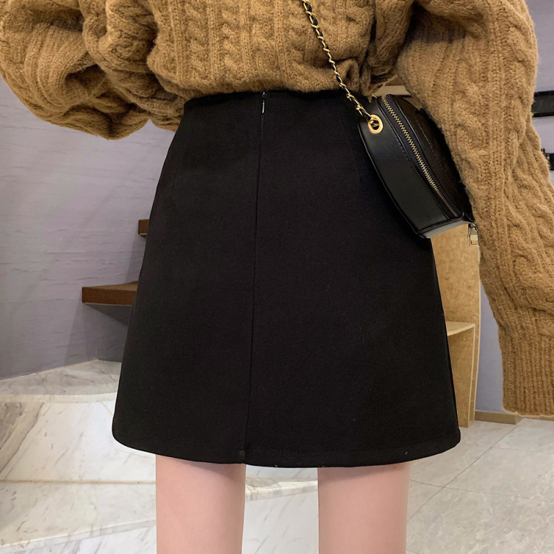 Szoknya, magas derekú, A-vonalú, rövid hasítékkal, téli 2024, gyapjú–poliészter keverék 50-70%