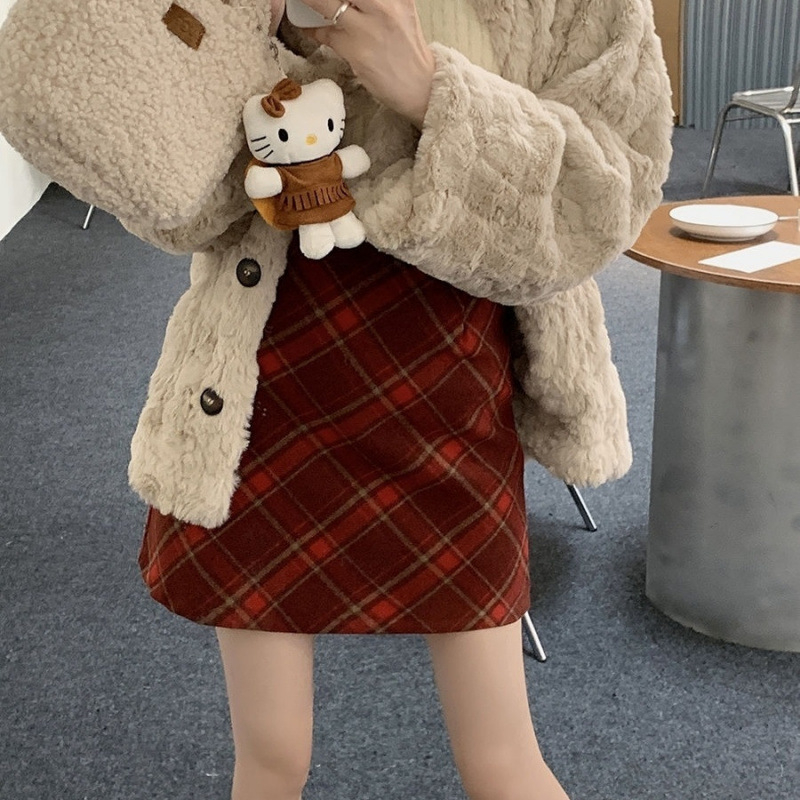 A-vonalú rövid szoknya kockás mintával és cipzárral, 2025 tavasz, városi mindennapi stílus