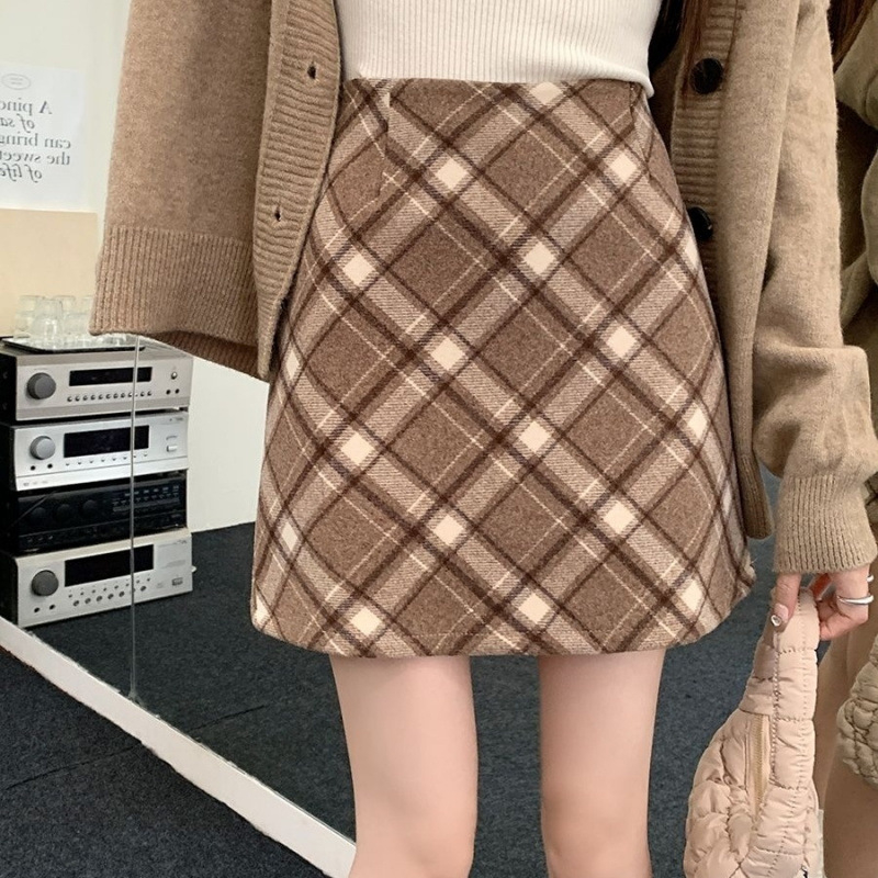 A-vonalú rövid szoknya kockás mintával és cipzárral, 2025 tavasz, városi mindennapi stílus