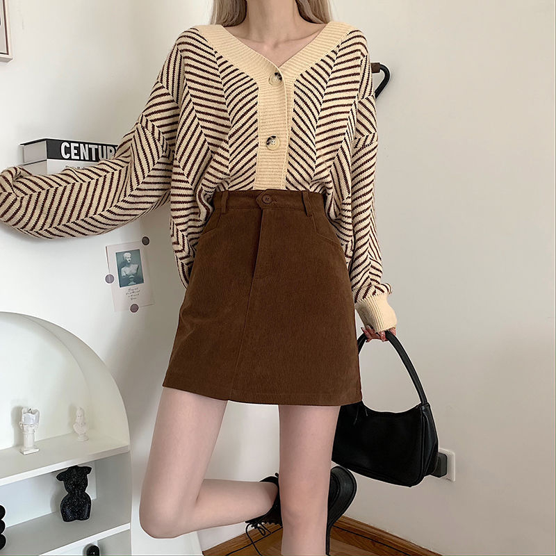 Női A-vonalú magas derekú szoknya, pamutkeverék anyag, mikroelasztikusság, tavasz 2025