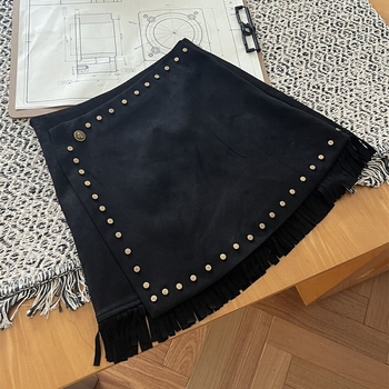 Rövid velúr A-vonalú szoknya bojtokkal és szegecsekkel, magas derék