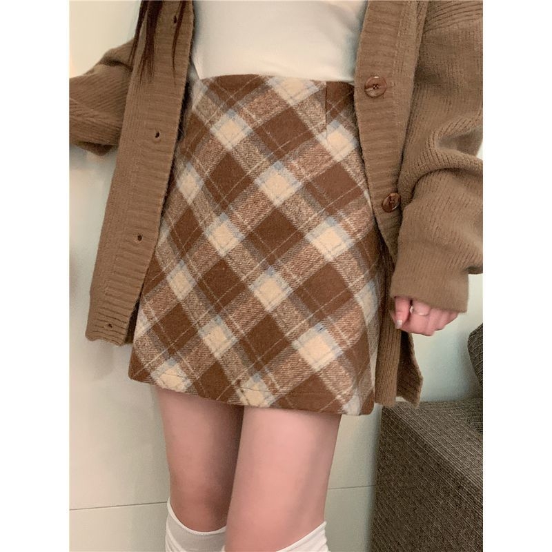 Geometriai mintás PVC–Spandex rövid szoknya, micro-bounce rugalmasság, 2025 tavasza, Royal sister stílus.