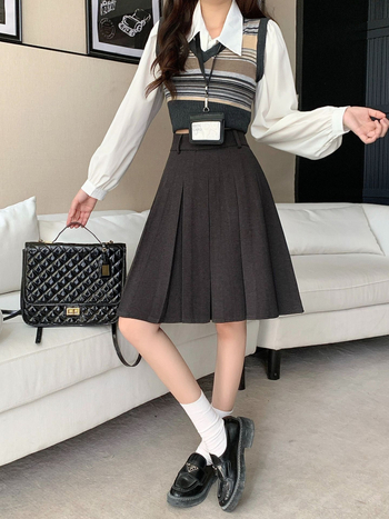 A-vonalú pliszírozott midi szoknya, magas derekú, poliészter (70–80%), 2025 tél