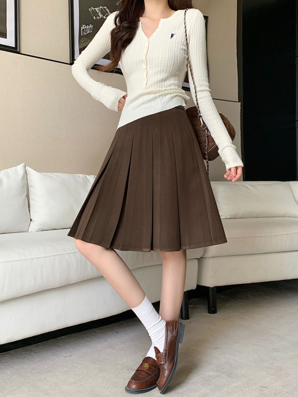 A-vonalú pliszírozott midi szoknya, magas derekú, poliészter (70–80%), 2025 tél