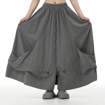 Japán-stílusú cipzár-applikációval ellátott A-vonalú midi szoknya, absztrakt mintával, pamut-nylon keverék, kollázs- vagy összevarrási kivitelezés, 2025 ősz