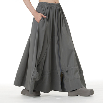 Japán-stílusú cipzár-applikációval ellátott A-vonalú midi szoknya, absztrakt mintával, pamut-nylon keverék, kollázs- vagy összevarrási kivitelezés, 2025 ősz