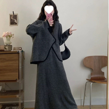 Set two-piece fustă-top cu top neregulat, țesătură chenille, spandex 30–50%, mâneci cu formă de corn