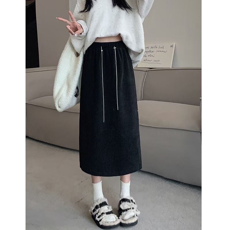 Midi suknja s visokim strukom, velur efekt, elastčna, jesensko-zimski stil, kruškolikog siluete, casual stil