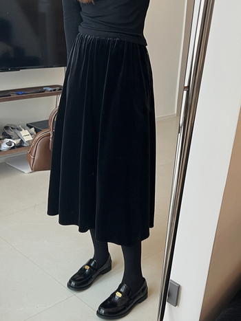 Velveto midi sijonas su aukštu juosmeniu, vienos spalvos, poliesterio audinys, vidutinio ilgio