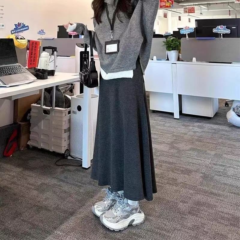 Skraistės tipo sijonas, vidutinio ilgio, medvilnės mišinio audinys, mercerizuota apdaila, pavasaris 2025