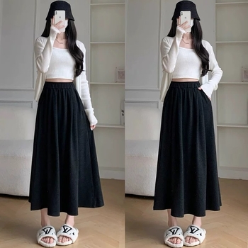 Moterų sijonas su vieno atspalvio raštu ir koliažo detalėmis, medvilnės audinys, vidutinio ilgio, mikroelastinis, ruduo 2025