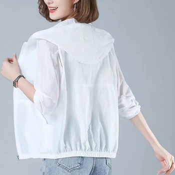 Žensko UV zaštitno jakna s dugim rukavima i kapuljom, lagani najlon (>96%), proljeće 2023