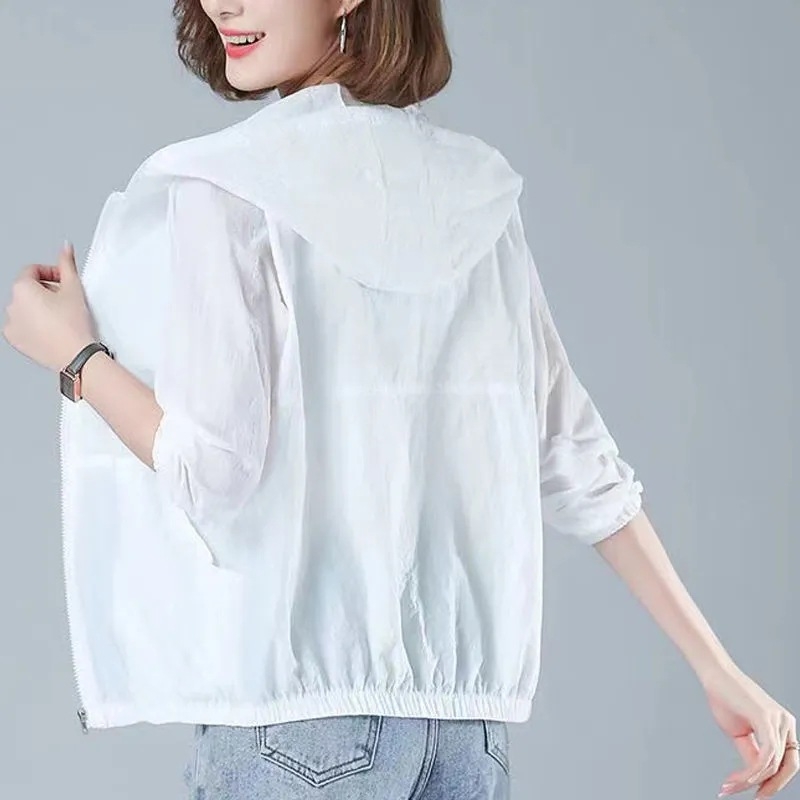 Žensko UV zaštitno jakna s dugim rukavima i kapuljom, lagani najlon (>96%), proljeće 2023