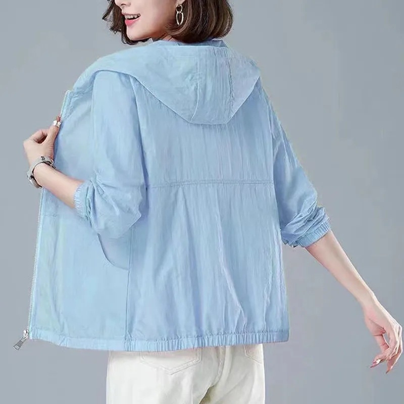 Žensko UV zaštitno jakna s dugim rukavima i kapuljom, lagani najlon (>96%), proljeće 2023