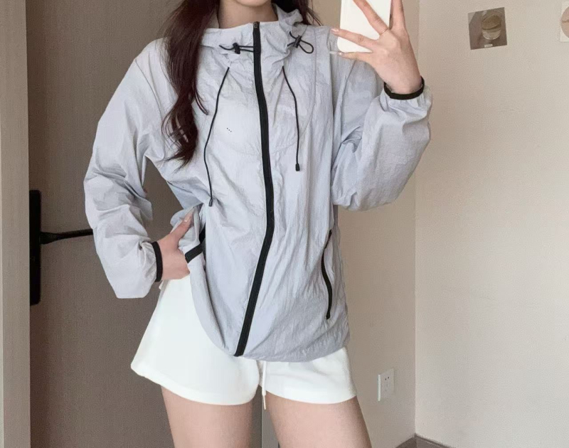 Sieviešu kapucēta neilona jaka ar UV aizsardzību, vēju izturīga un ūdens atgrūdoša, āra sporta stils, vasara 2025