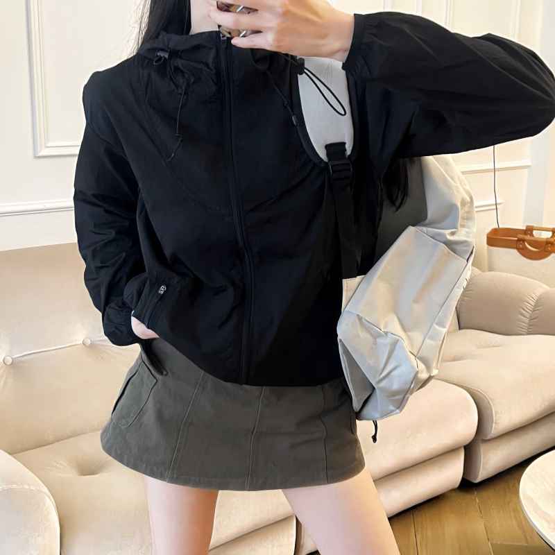 Sieviešu kapucēta neilona jaka ar UV aizsardzību, vēju izturīga un ūdens atgrūdoša, āra sporta stils, vasara 2025