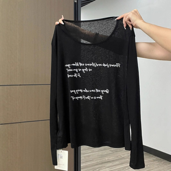 Nylon majica s dugim rukavima, opuštenog kroja, tankom tkaninom, ljeto 2025