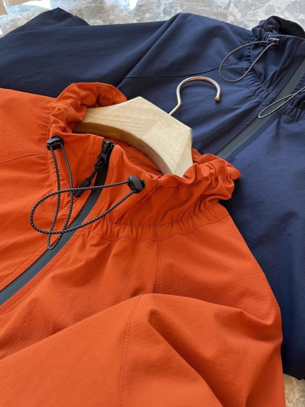 Ženska kratka windbreaker jakna u planinskom stilu, UPF30+, prednji zip, duge rukave, Spandex 90–95%