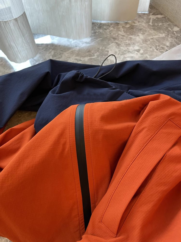 Ženska kratka windbreaker jakna u planinskom stilu, UPF30+, prednji zip, duge rukave, Spandex 90–95%