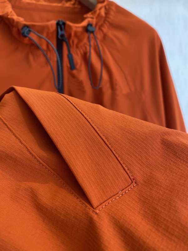 Ženska kratka windbreaker jakna u planinskom stilu, UPF30+, prednji zip, duge rukave, Spandex 90–95%