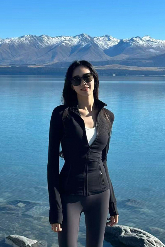 Дамски топ за йога със слънцезащита и бързосъхнеща материя Nylon-Spandex, тясно прилепващ силует, стояща яка с цип