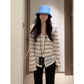 Ženski kaput s kapuljom i prugastim uzorkom, poliester, dugi rukavi, gradski stil, ljeto 2025