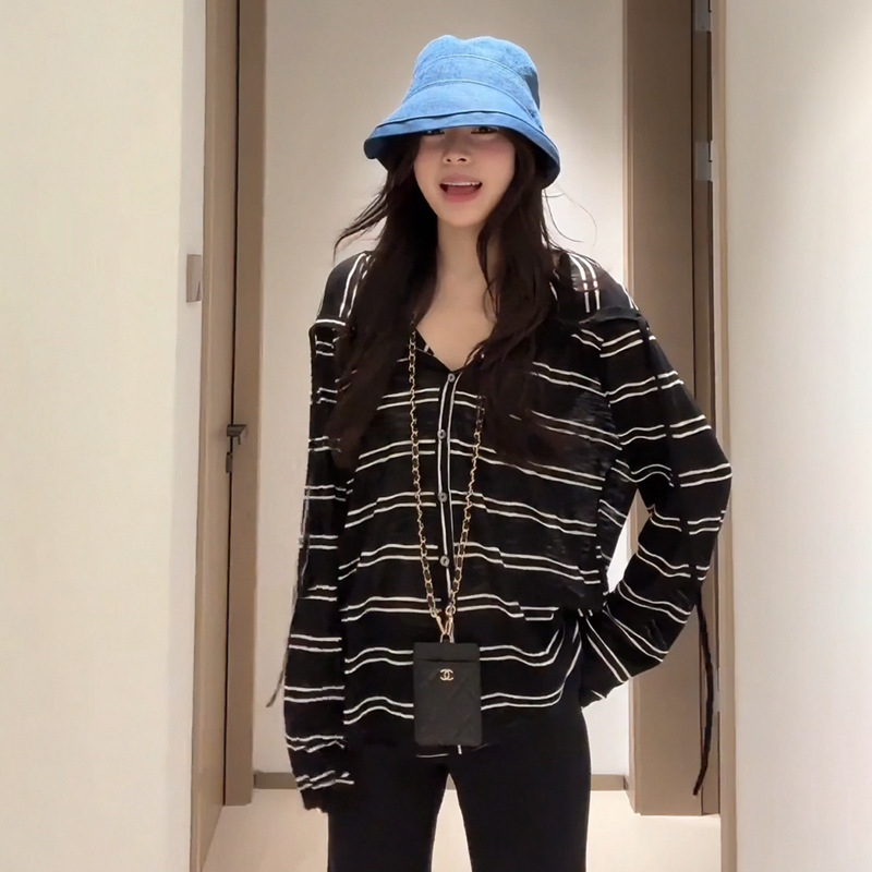 Ženski kaput s kapuljom i prugastim uzorkom, poliester, dugi rukavi, gradski stil, ljeto 2025