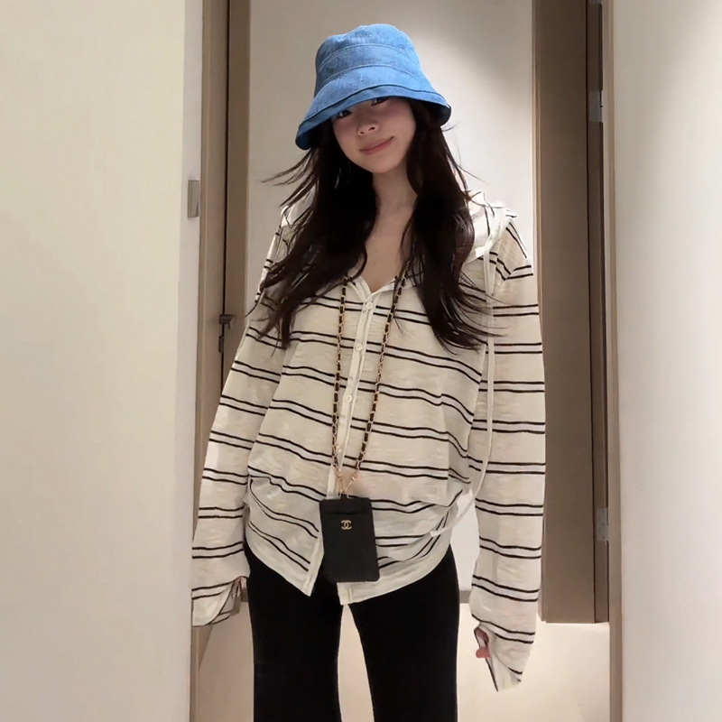 Ženski kaput s kapuljom i prugastim uzorkom, poliester, dugi rukavi, gradski stil, ljeto 2025