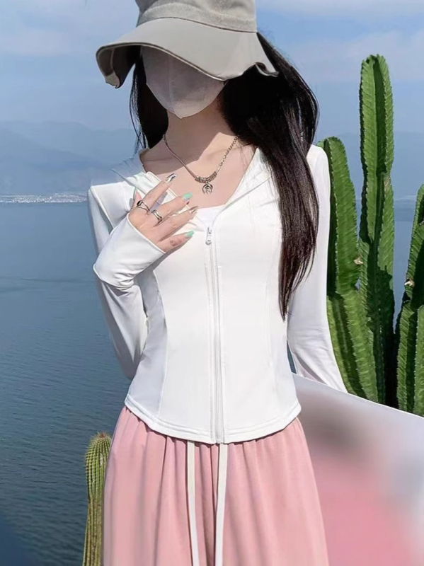 Γυναικείο μπουφάν με κουκούλα προστασίας από τον ήλιο, καλοκαίρι 2025, στενή γραμμή, αναπνέον λεπτό ύφασμα, μείγμα πολυεστέρα-σπάντεξ, φερμουάρ, UPF50+, μακριά μανίκια