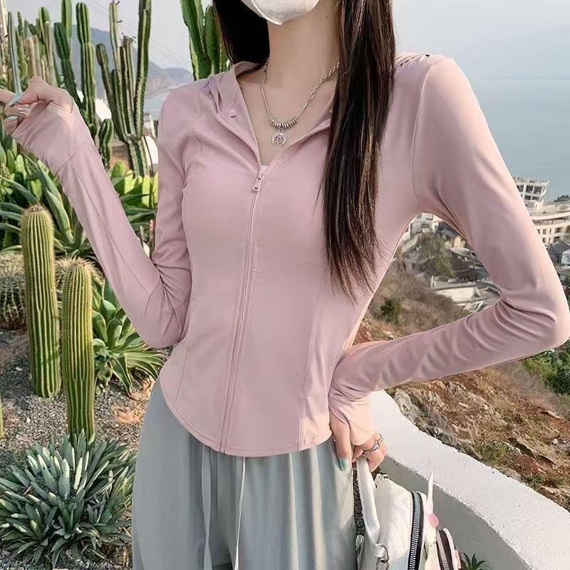 Γυναικείο μπουφάν με κουκούλα προστασίας από τον ήλιο, καλοκαίρι 2025, στενή γραμμή, αναπνέον λεπτό ύφασμα, μείγμα πολυεστέρα-σπάντεξ, φερμουάρ, UPF50+, μακριά μανίκια