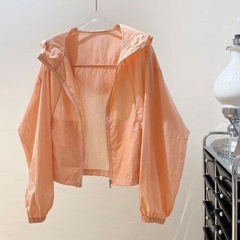 Ženska majica s UV zaštitom, kratka duljina 40–50 cm, polyester 95%+, drugi polyester 30–50%, UPF30+, tanko materijal