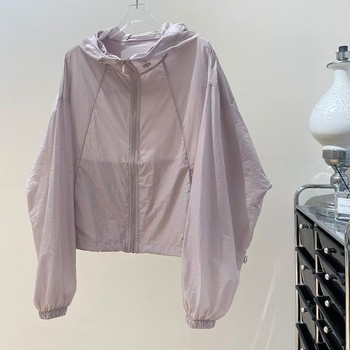 Ženska majica s UV zaštitom, kratka duljina 40–50 cm, polyester 95%+, drugi polyester 30–50%, UPF30+, tanko materijal