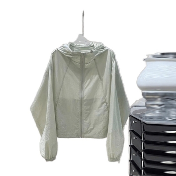 Ženska majica s UV zaštitom, kratka duljina 40–50 cm, polyester 95%+, drugi polyester 30–50%, UPF30+, tanko materijal