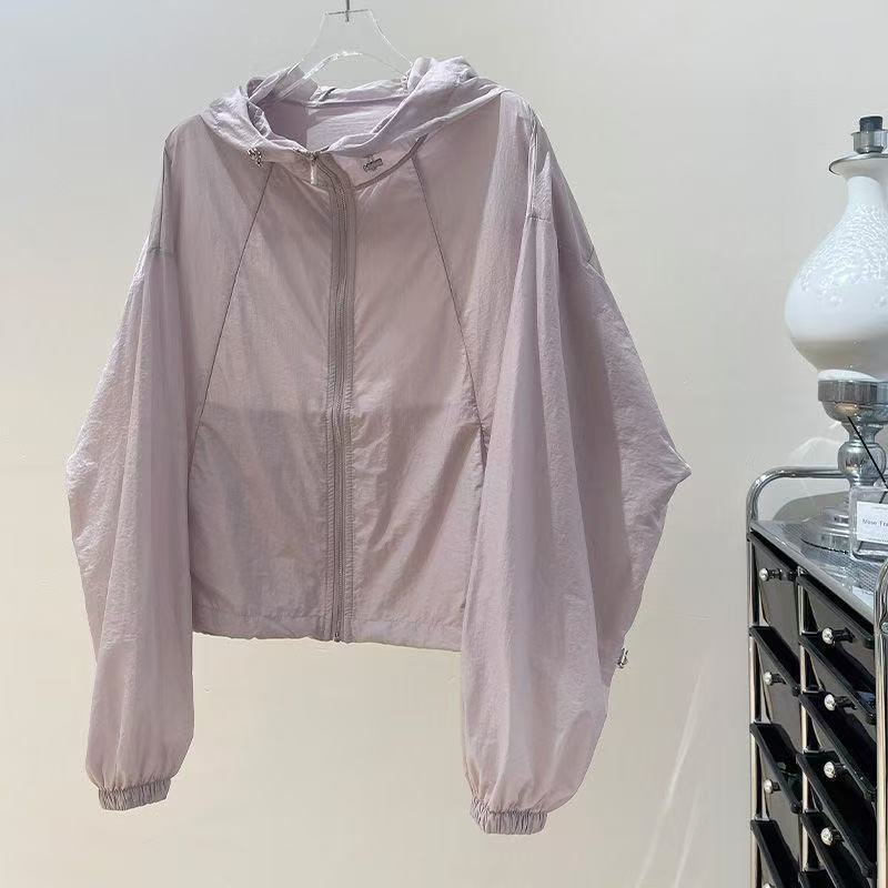 Ženska majica s UV zaštitom, kratka duljina 40–50 cm, polyester 95%+, drugi polyester 30–50%, UPF30+, tanko materijal