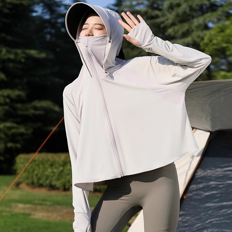 Qi Qin Dámska UV ochranná bunda s kapucňou a odnímateľným okrajom, UPF50+, Polyester 95% + Spandex 30–50%, krátky strih, jar 2025