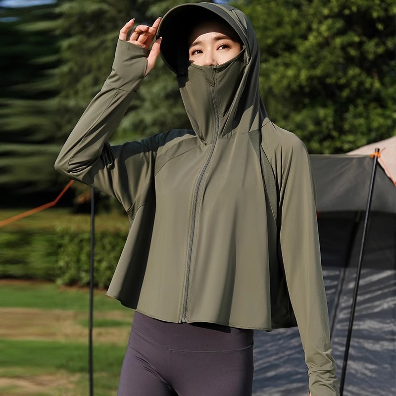 Qi Qin Dámska UV ochranná bunda s kapucňou a odnímateľným okrajom, UPF50+, Polyester 95% + Spandex 30–50%, krátky strih, jar 2025