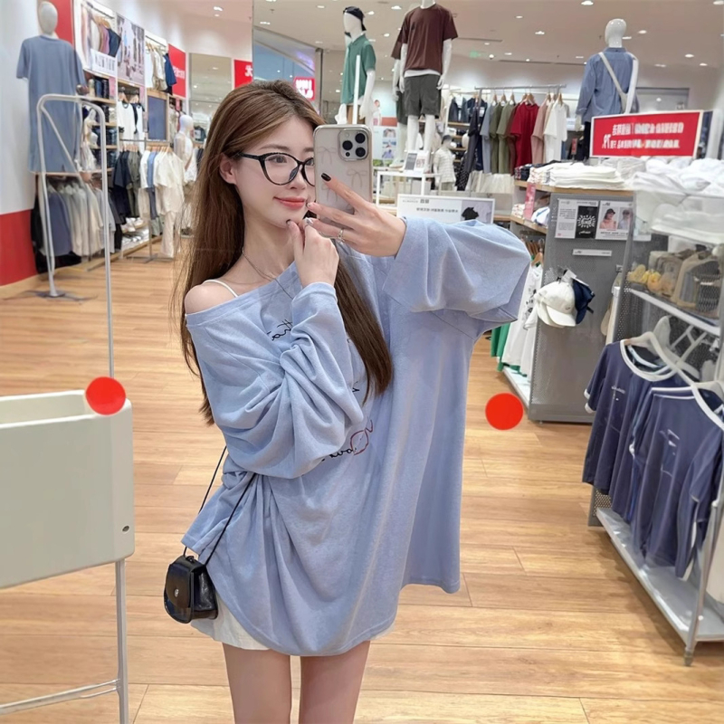 Bluza s otvorenim ramenima, dugi rukavi, print s tekstom, široki kroj, srednja duljina