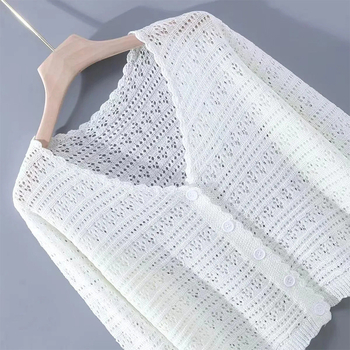Cardigan od vunene smjesa s polyesterom, 3D uzorak, klasičan kroj, dugi rukavi (Sastav: vunena smjesa i poliester; Uzorak: 3D; Kroj: klasičan; Rukavi: dugi)