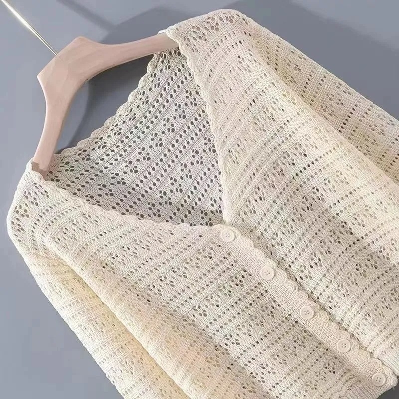 Cardigan od vunene smjesa s polyesterom, 3D uzorak, klasičan kroj, dugi rukavi (Sastav: vunena smjesa i poliester; Uzorak: 3D; Kroj: klasičan; Rukavi: dugi)