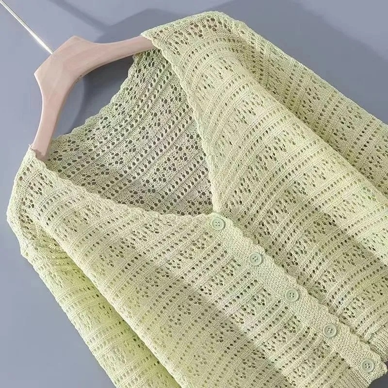 Cardigan od vunene smjesa s polyesterom, 3D uzorak, klasičan kroj, dugi rukavi (Sastav: vunena smjesa i poliester; Uzorak: 3D; Kroj: klasičan; Rukavi: dugi)